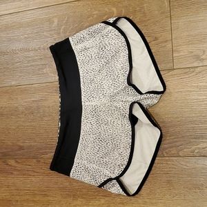 Lululemon Run: Speed Sz 6 Short 4-way Stretch Dottie Dash Grain Black / Black